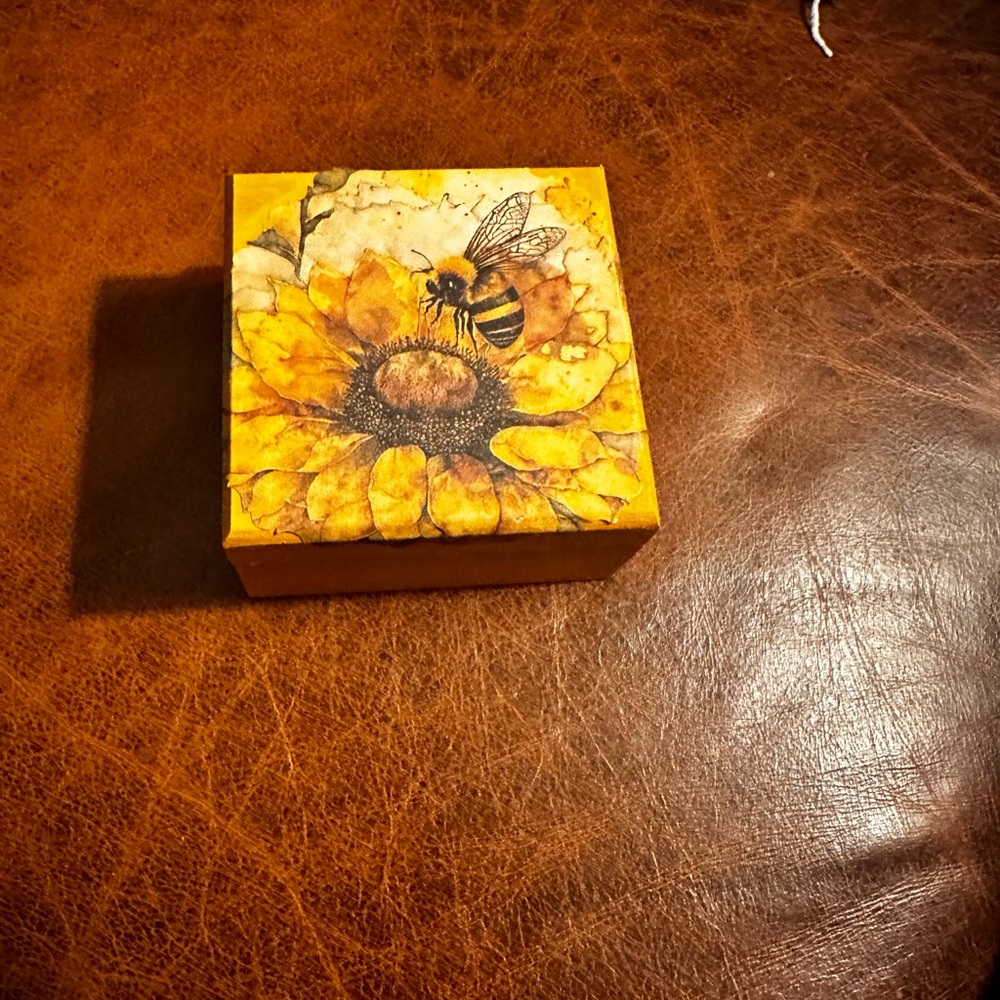 Hand Crafted Yellow Floral Bee Decor Box - Picture 4 of 7